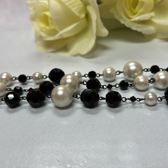 🖤WHITE HOUSE BLACK MARKET PEARL & BLACK 3 STEAND ADJUSTABLE 17” NECKLACE 🖤 - Picture 14 of 14